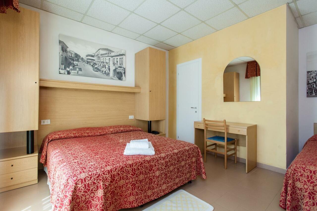 Hotel Al Mare Lido di Jesolo Buitenkant foto
