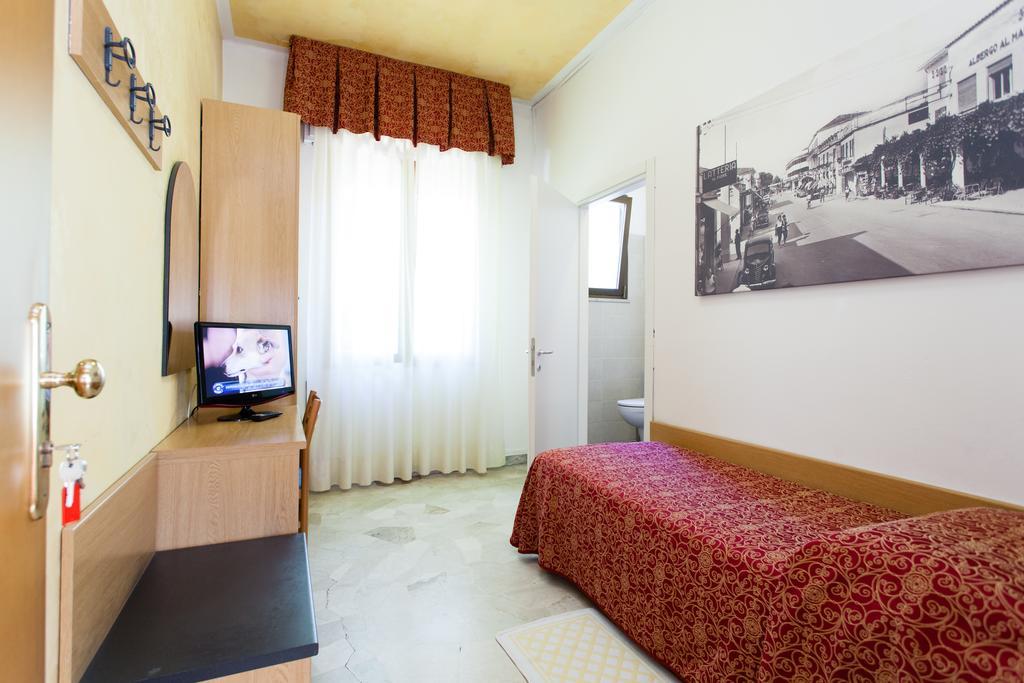 Hotel Al Mare Lido di Jesolo Buitenkant foto