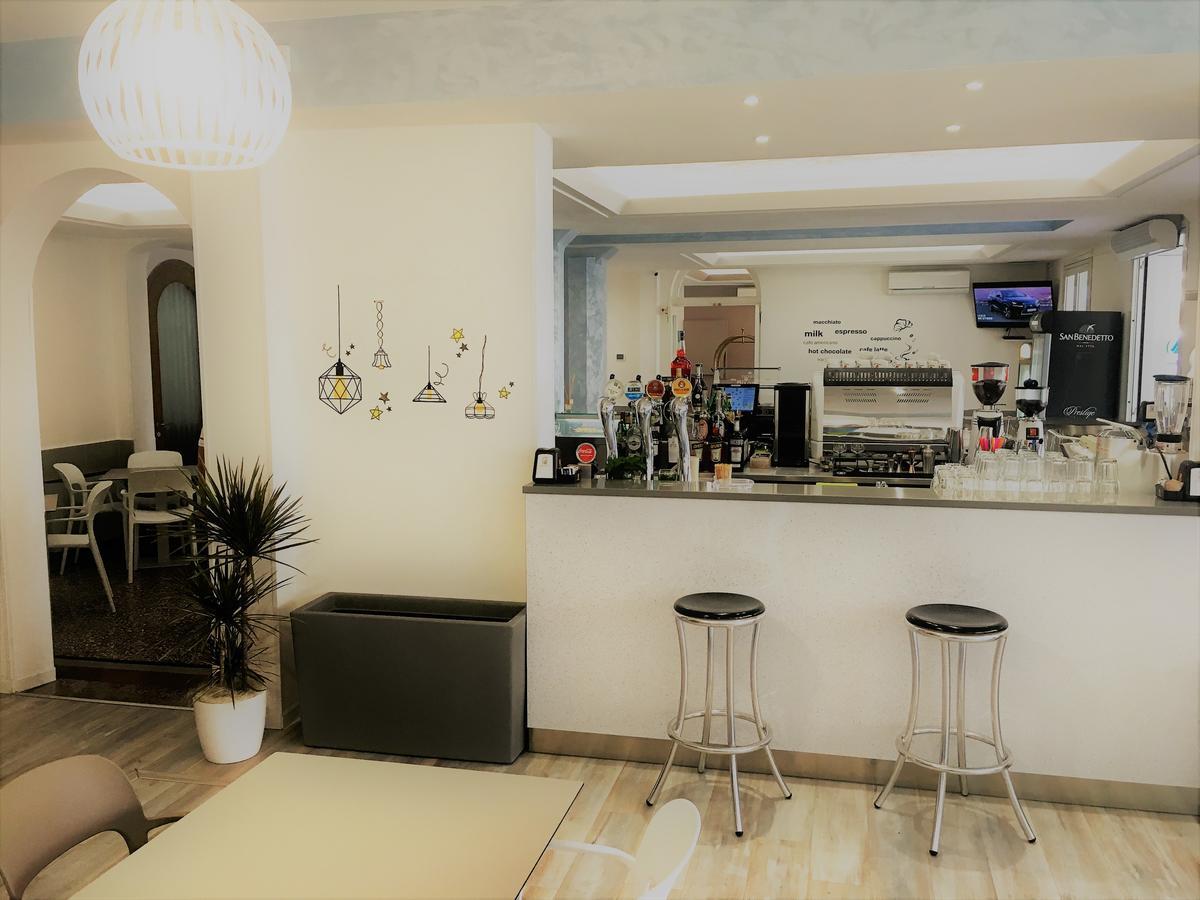 Hotel Al Mare Lido di Jesolo Buitenkant foto