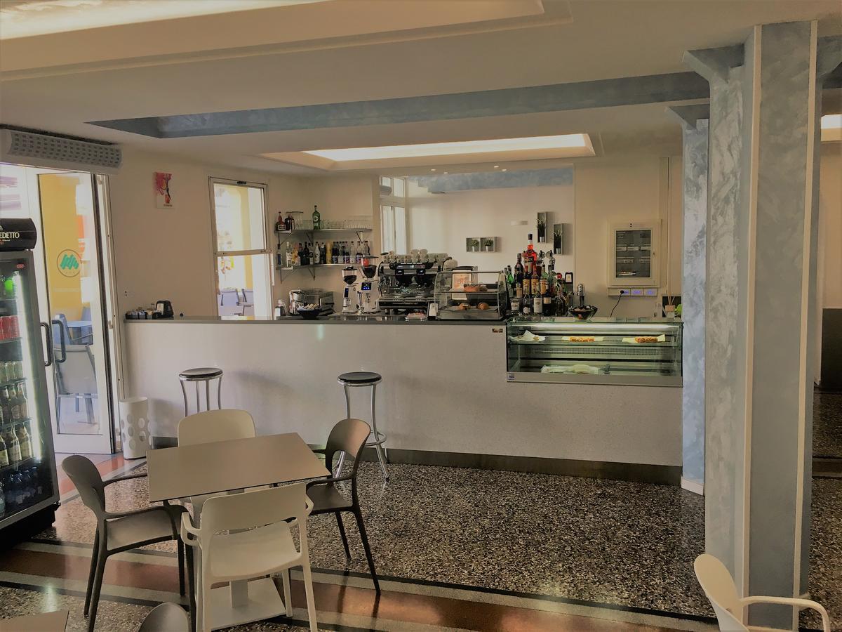 Hotel Al Mare Lido di Jesolo Buitenkant foto