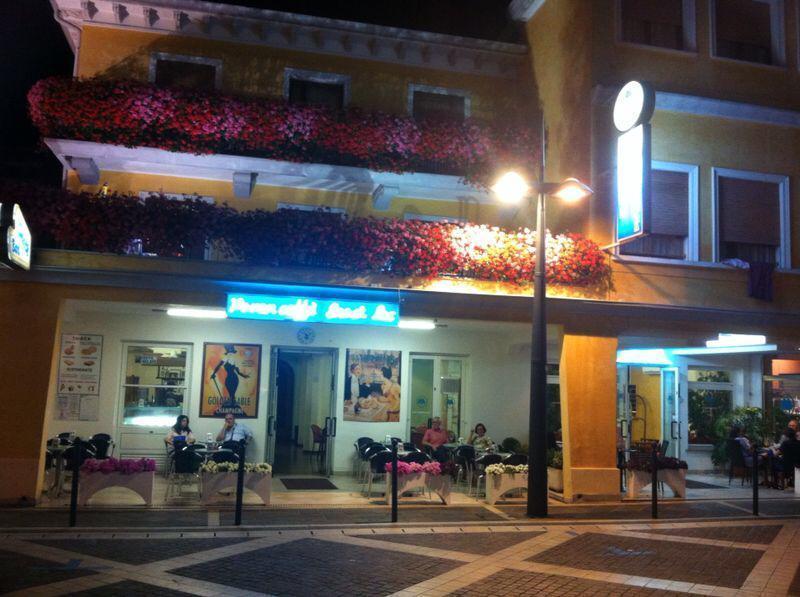Hotel Al Mare Lido di Jesolo Buitenkant foto