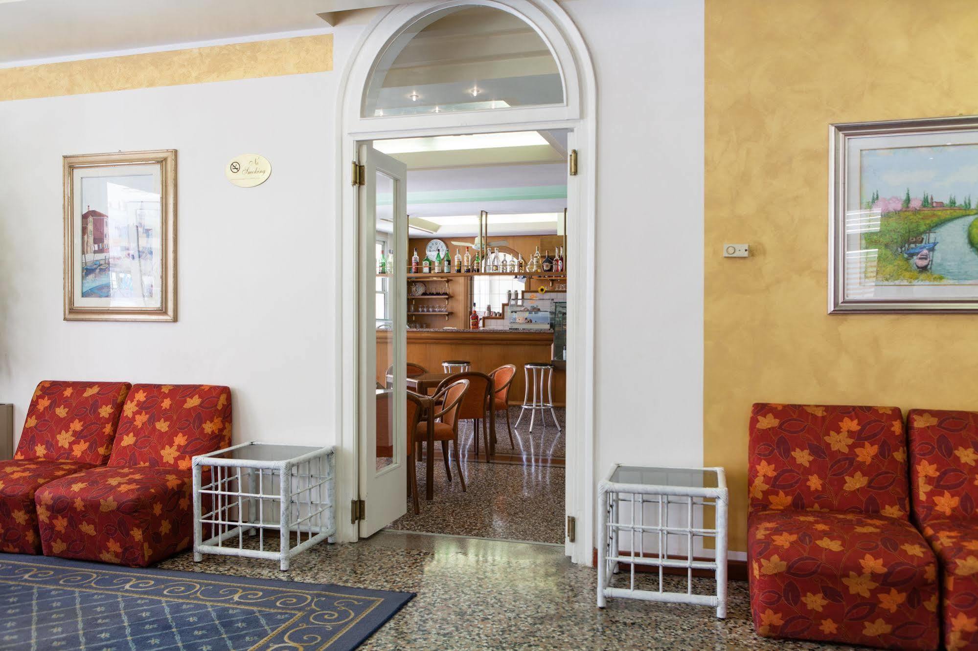 Hotel Al Mare Lido di Jesolo Buitenkant foto