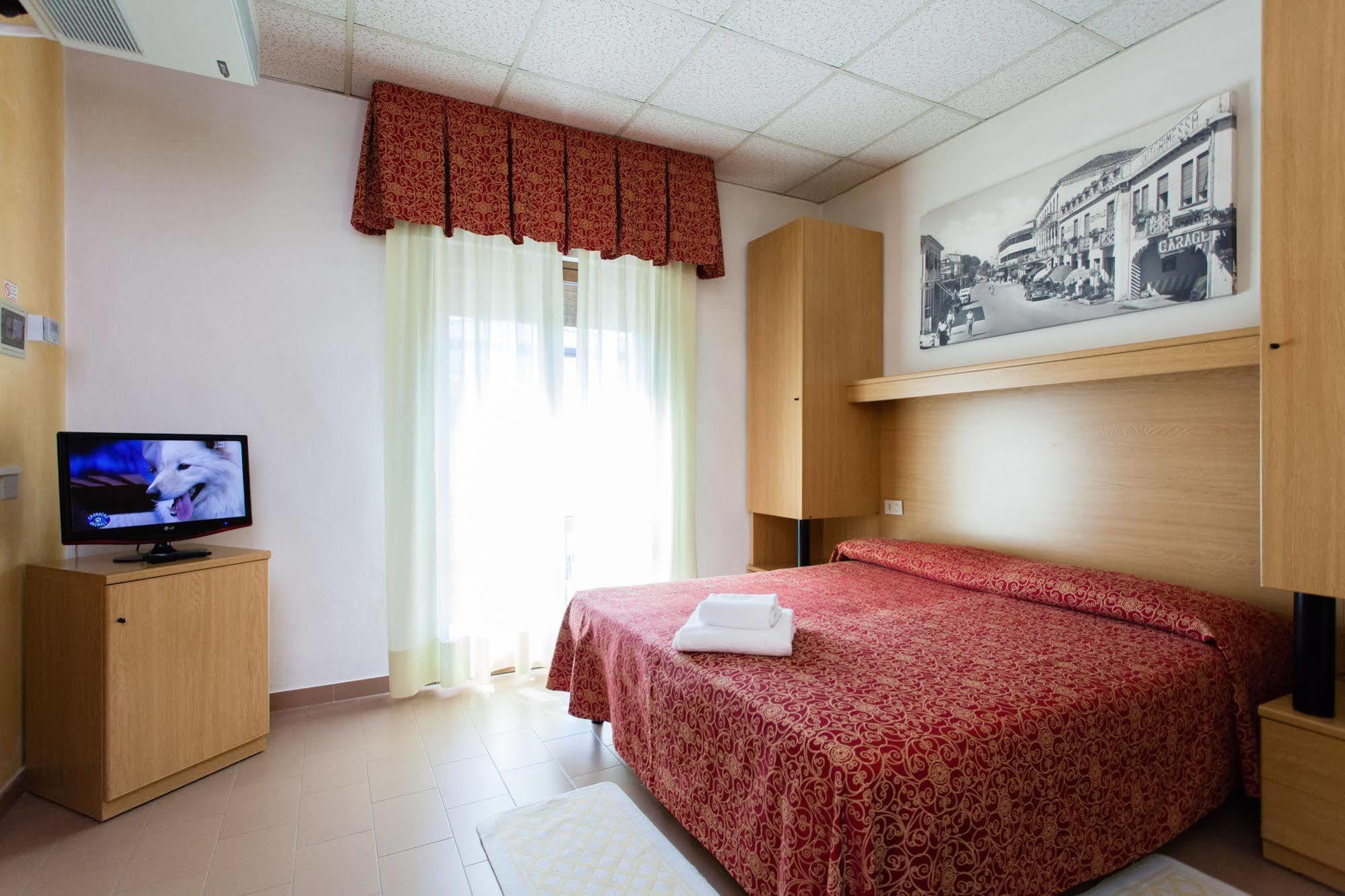 Hotel Al Mare Lido di Jesolo Buitenkant foto